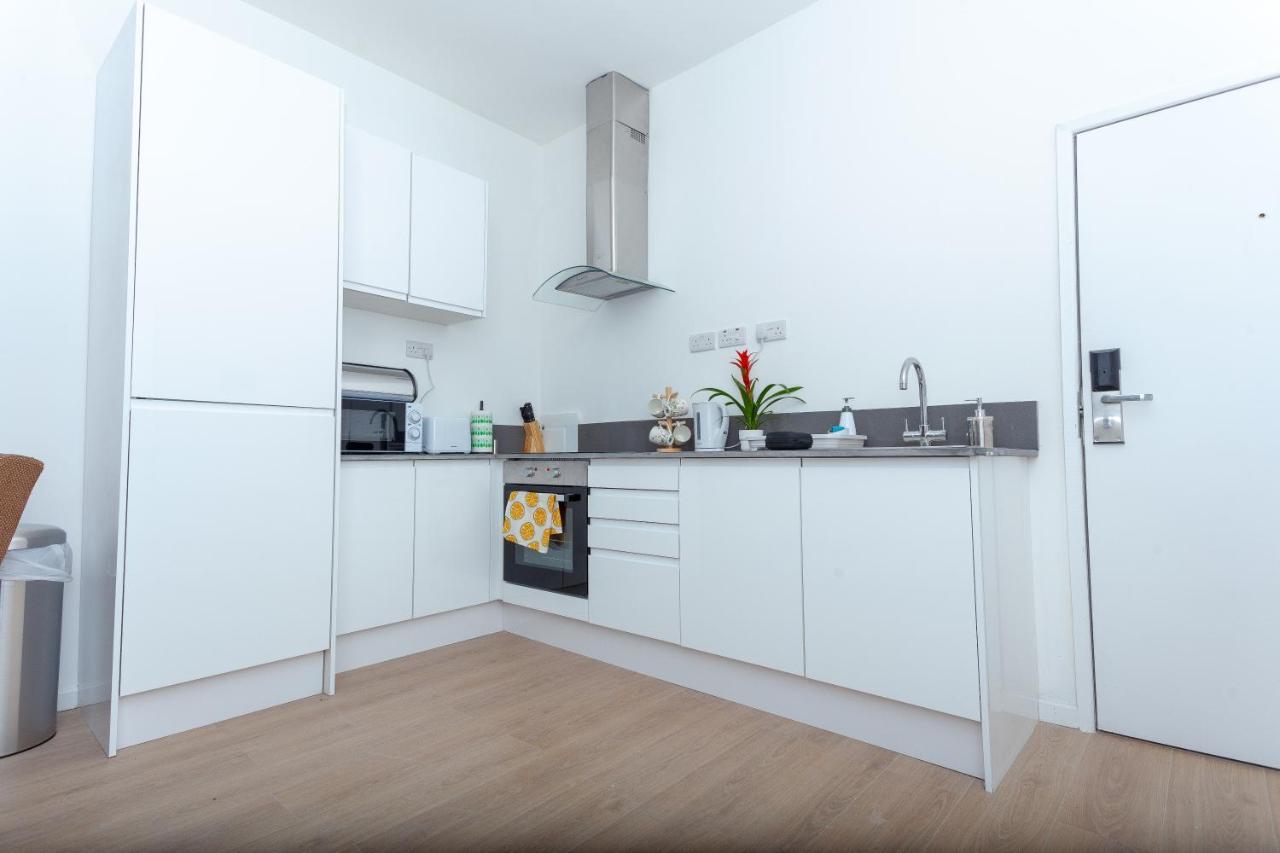 Апартаменты One Bedroom Serviced Smethwick Flat 310 *